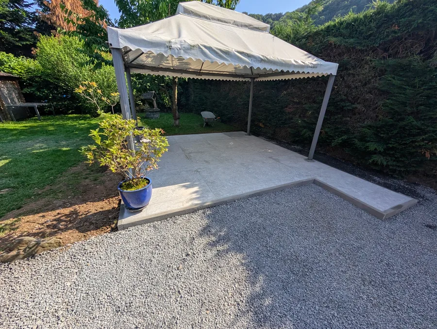 Terrasse et allée réalisées à Aywaille