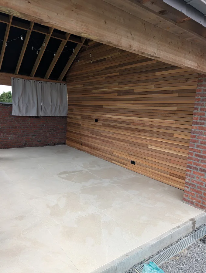 Terrasse et bardage bois réalisés à Haneffe
