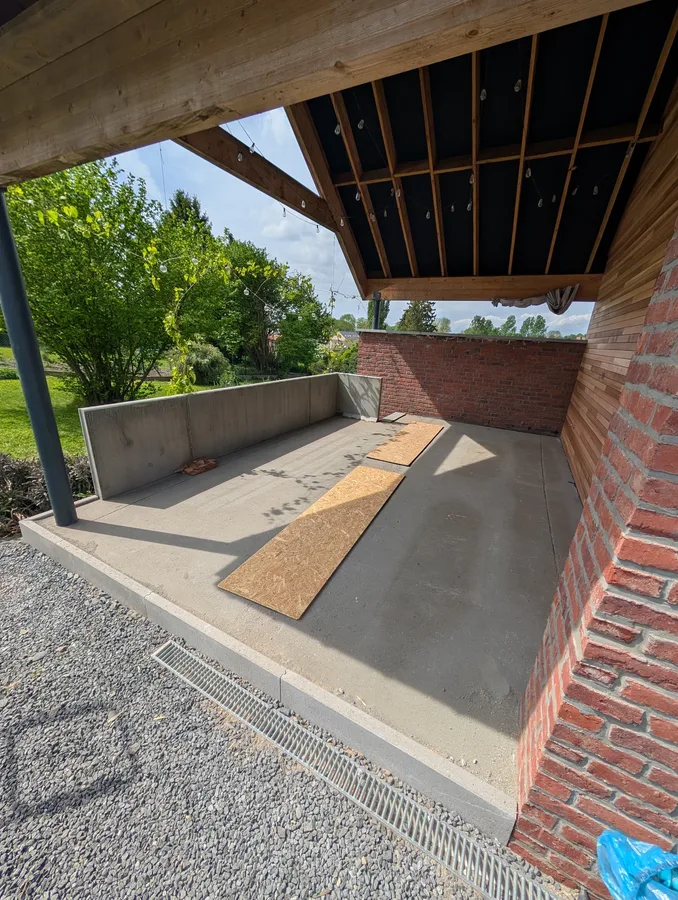 Terrasse et bardage bois réalisés à Haneffe